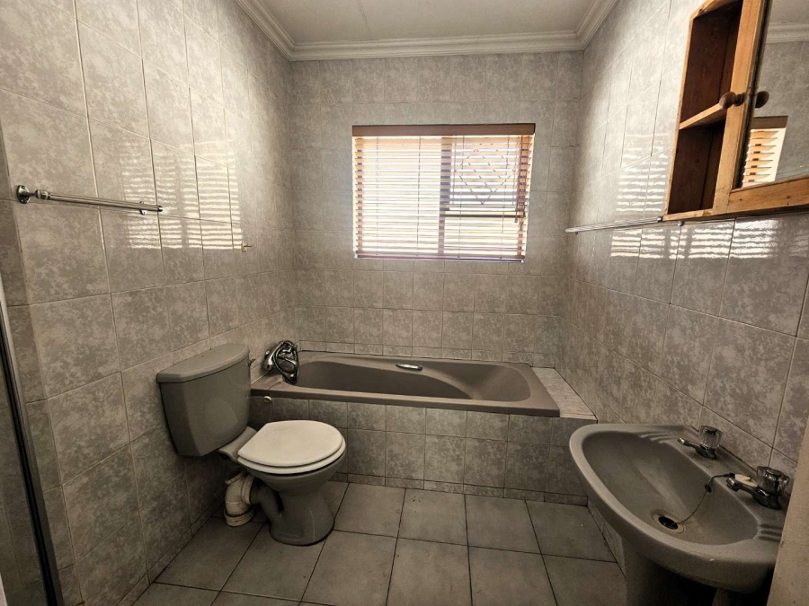 3 Bedroom Property for Sale in Pentagon Park Free State
